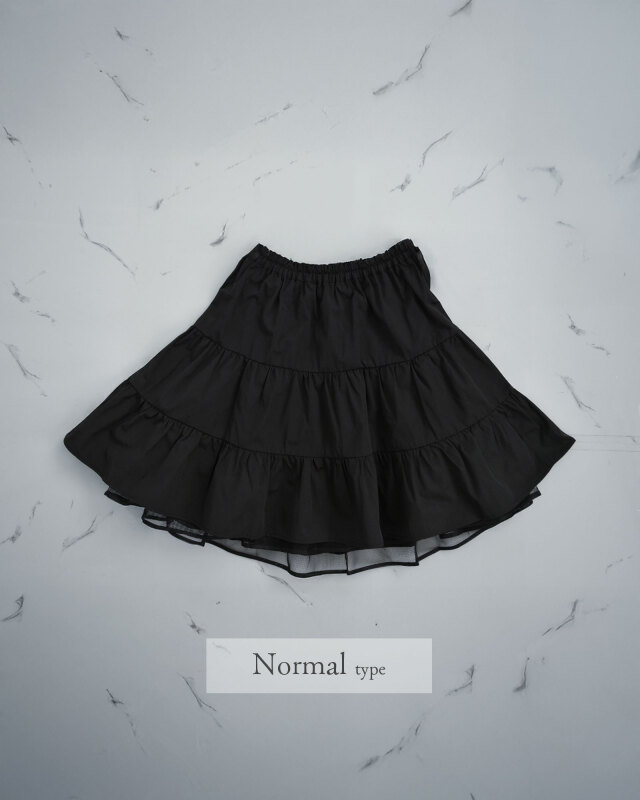 ウエストラインのフィット感を保つ総ゴム仕様のパニエディテールです。