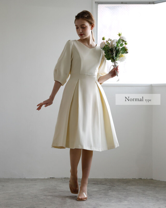 ワンピースに合わせた2種パニエのボリューム比較が分かる着用イメージです。レジーナ【神戸ワンピース専門店】