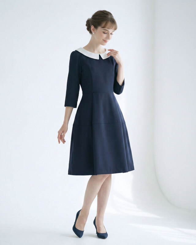 白襟が顔まわりを明るく見せるネイビーワンピースコーデ│レジーナ【神戸ワンピース専門店】