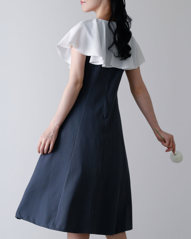 上品に体型カバーできる大人女性のためのワンピース姿。レジーナ【神戸ワンピース専門店】