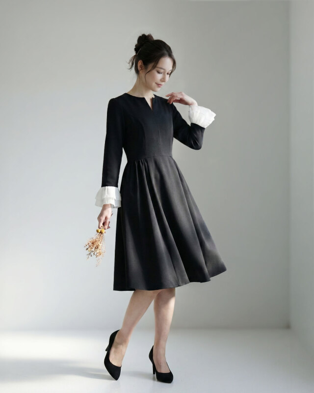 黒のフレアワンピースを上品に着こなすきれいめコーデ。レジーナ【神戸ワンピース専門店】