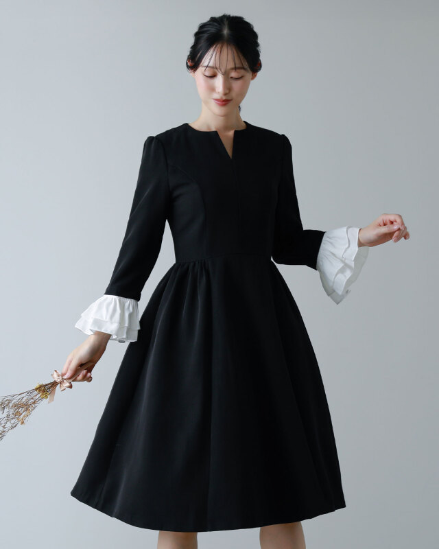 落ち着いた雰囲気を纏う上品なワンピース着こなし。レジーナ【神戸ワンピース専門店】