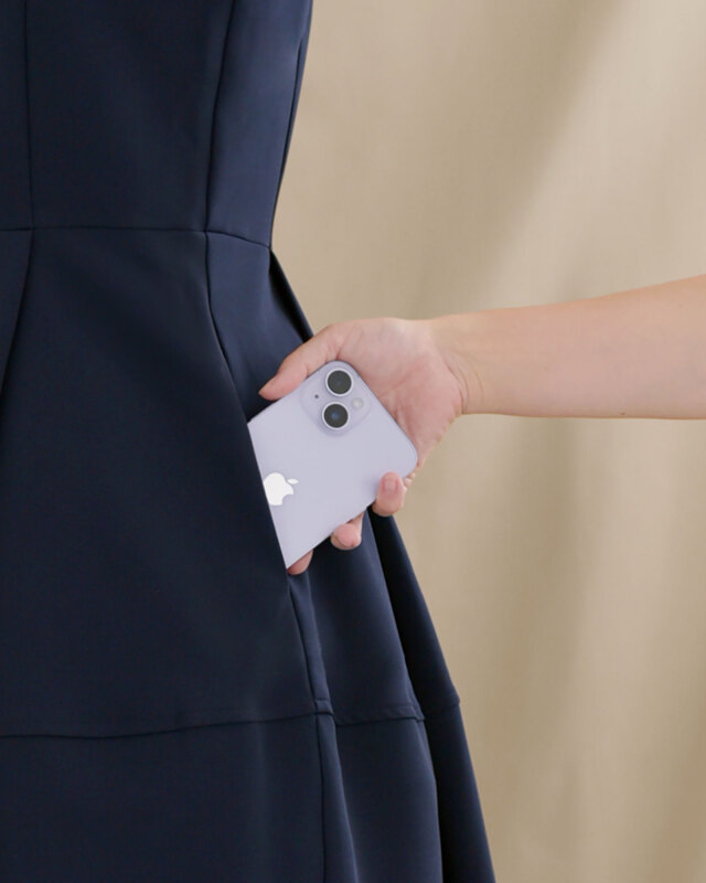 白襟の付け方を説明した画像。清楚でお顔映えするデザインをキープ。