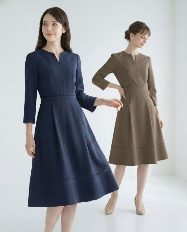長時間着用でも楽な着心地で40代女性に人気の上品ワンピース、ネイビーとブラウンの2色展開です。