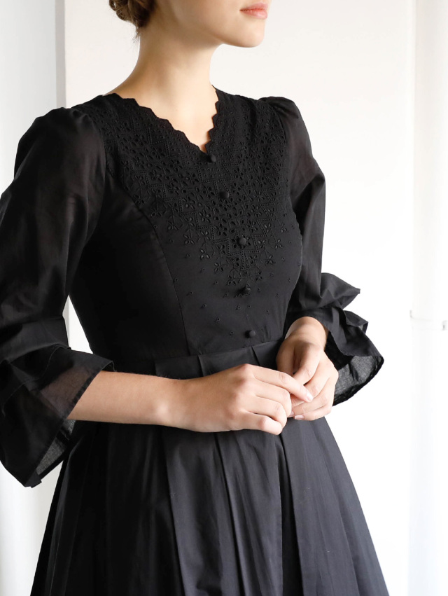 カットワーク レース ワンピース ポルトボヌール 50 K21 お色展開 ブラック サイズ展開 38 Sサイズ 7号 40 Mサイズ 9号 42 Lサイズ 11号 レジーナリスレ レジーナ 神戸ワンピース専門店 カットワーク レース ワンピース ポルトボヌール 50 K21 お色展開 ブラック サイズ展開 38 Sサイズ 7号 40 Mサイズ 9号 42 Lサイズ 11号 レジーナリスレ レジーナ 神戸ワンピース専門店