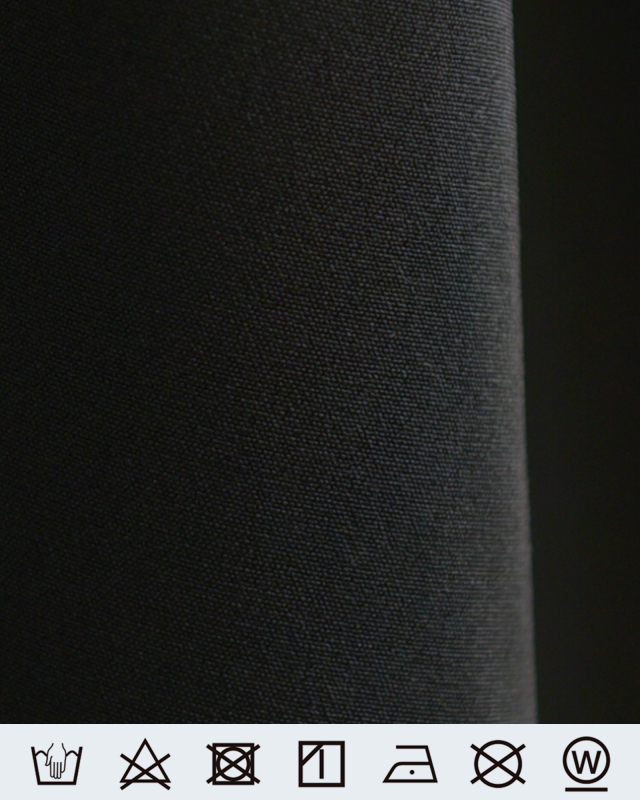 ブラックワンピース生地の拡大、落ち着いた色合いと高級感ある風合いで大人女性におすすめ