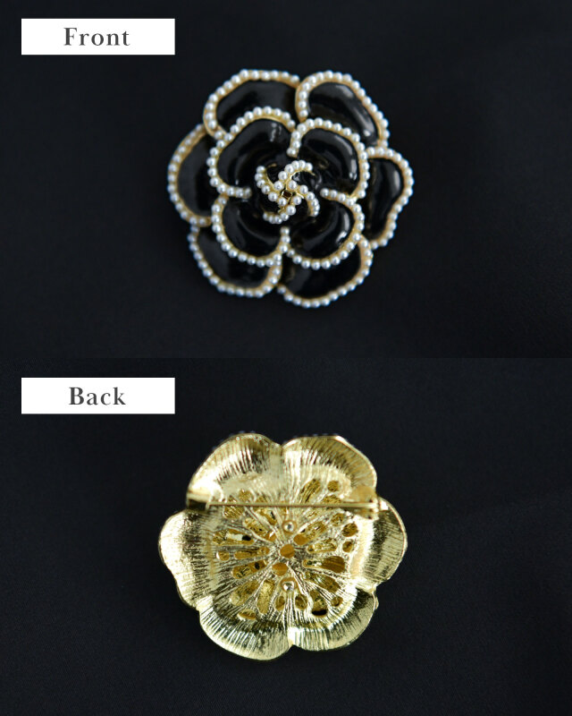 艶やかブラックのカメリアパールブローチ、きちんと華やぐ