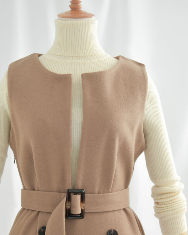 バックスタイルまで美しく整える立体裁断の大人エレガントワンピース