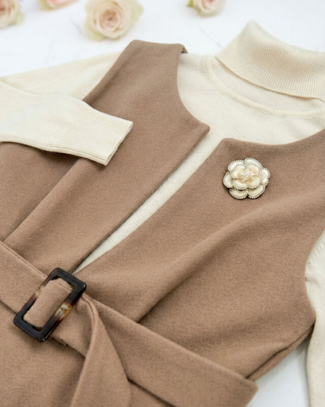 体のラインを美しく整える大人のきれいめジャンスカ風ワンピースです。レジーナ【神戸ワンピース専門店】