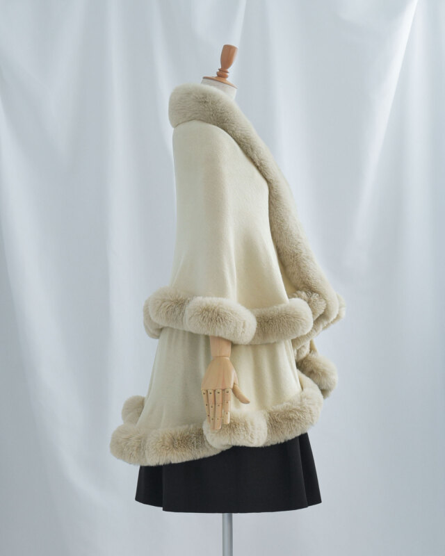 体の動きに沿って広がるケープ仕様で、締め付け感なく快適な着心地。