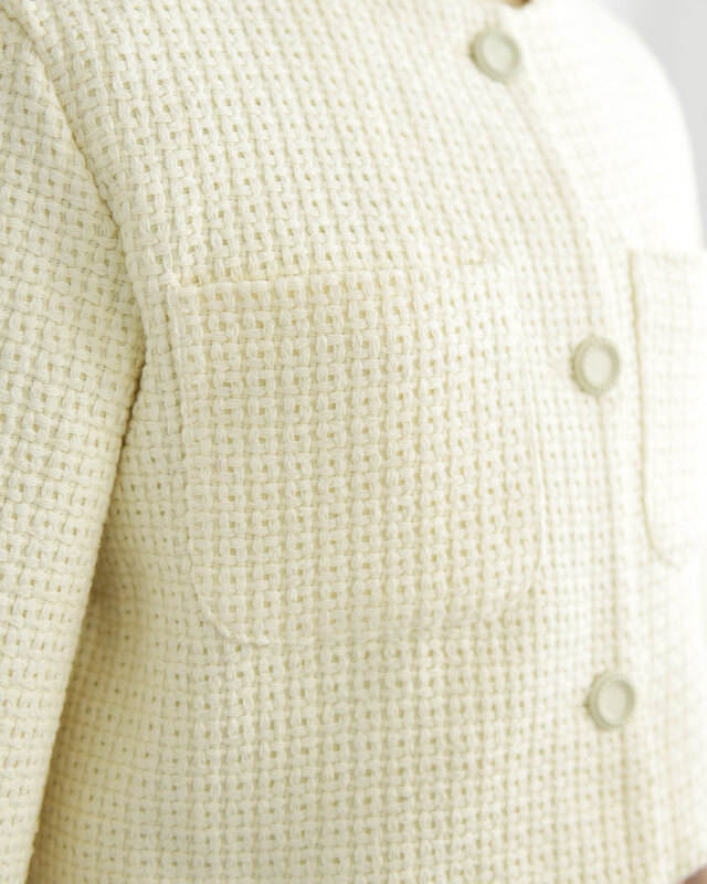 表情のあるツイード調生地で高級感があり、フォーマルにも対応できます。