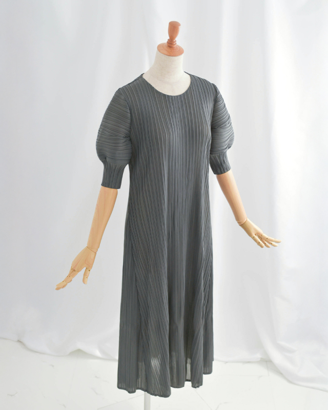 美品 ペルナ perna オーガンジープリーツワンピース サイズL グレー 美品 ペルナ perna オーガンジープリーツワンピース サイズL