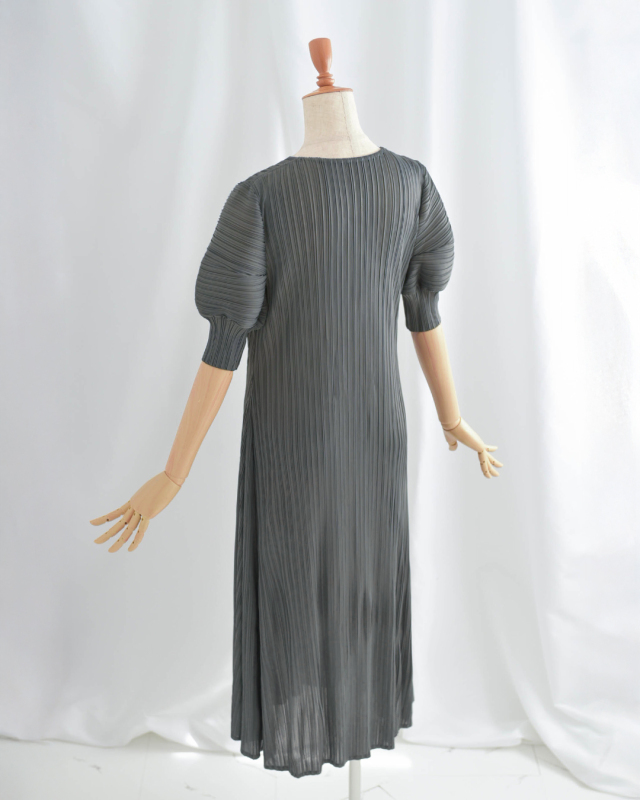 ルル プリーツ ワンピース】お色展開：グレー,ベージュ ／ サイズ展開