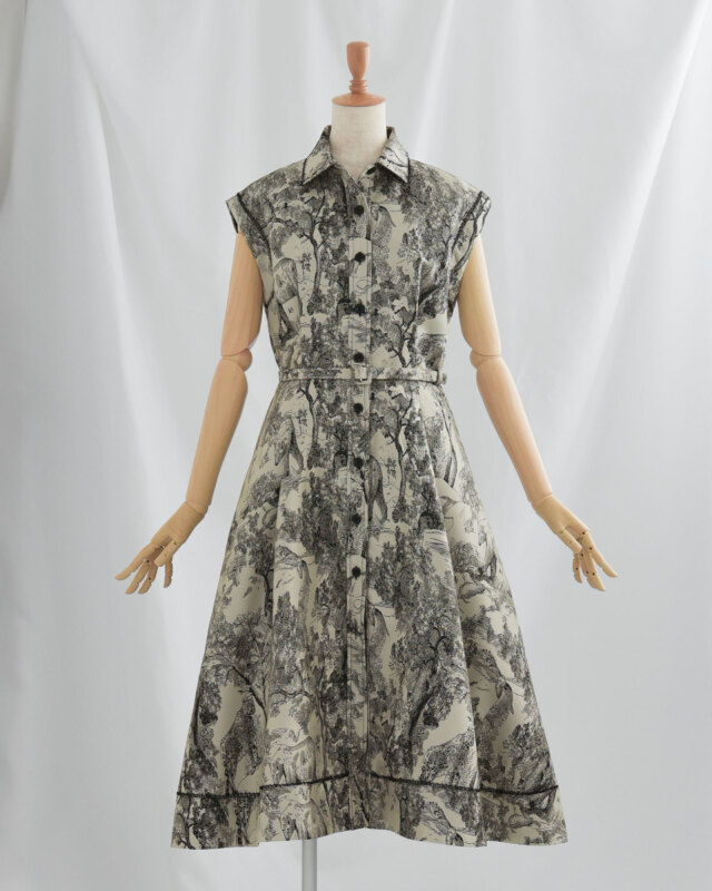 スモーキーバニラカラーのボタニカルジャカードシャツワンピース｜レジーナ【神戸ワンピース専門店】