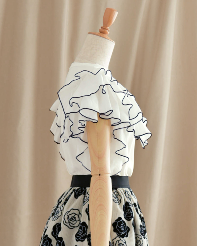 フリル フリル カットソー】お色展開：ホワイト ／ サイズ展開