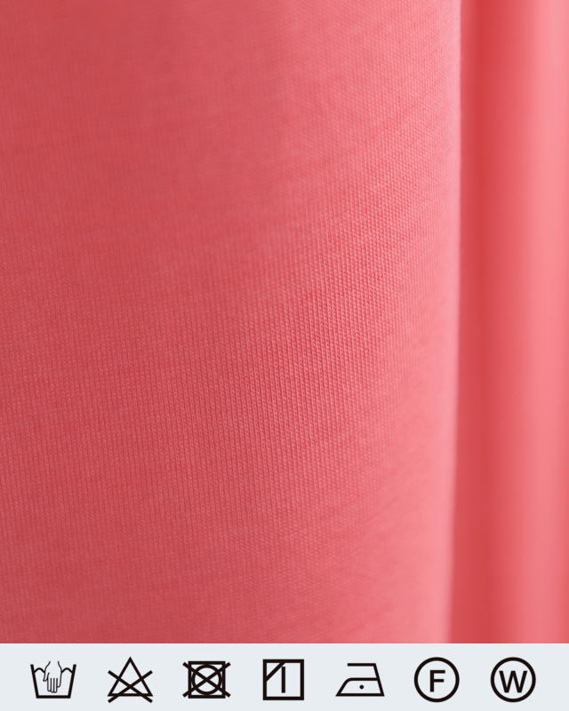 さらりとした肌触りで汗ばむ季節にも快適なピンク生地のアップ
