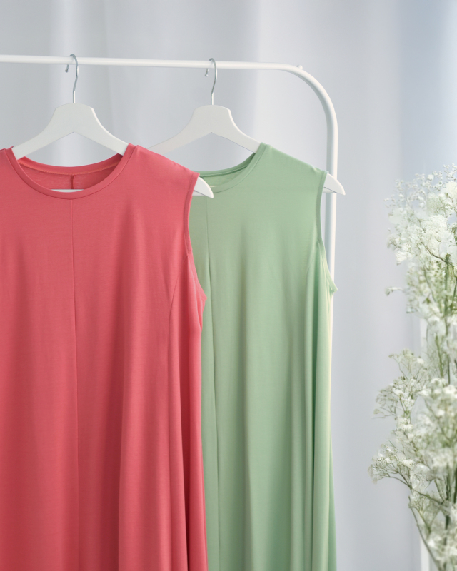 清涼感あるグリーンと華やかなピンクの2色展開、涼しげな印象を与える夏ワンピース レジーナ【神戸ワンピース専門店】