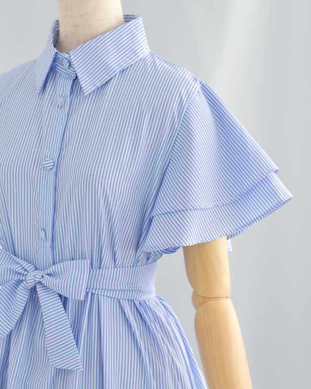 二の腕をカバーしつつフェミニンさを引き立てる、ふんわり二重袖