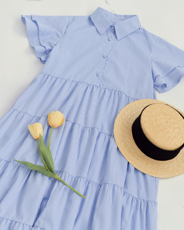 清潔感あるブルーストライプが爽やかなティアードワンピース。レジーナ【神戸ワンピース専門店】