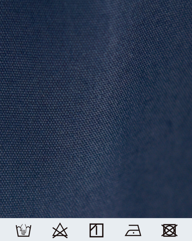 ネイビー生地の上質な風合いとさらりとした質感の春夏ワンピース素材