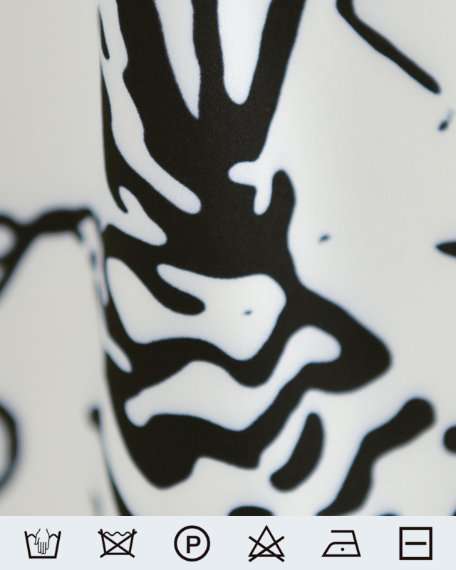 クラシカルな柄が際立つ、高級感のあるプリント生地