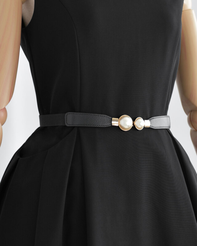 ワンピーススタイルにフィットする細ベルト　ウエストマークでスタイルアップ