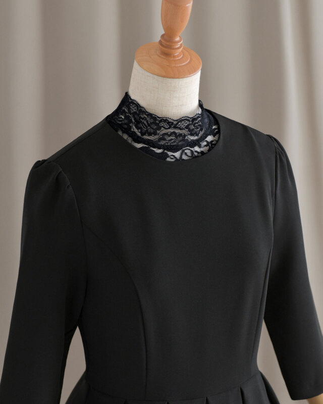 黒レースインナーで大人っぽく上品に仕上げるコーディネート