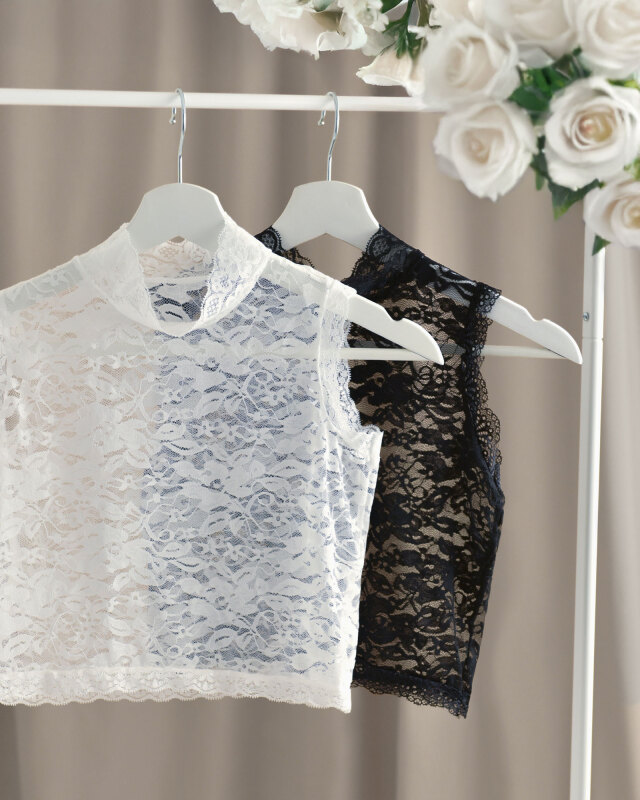 モノトーン花柄ワンピースの全身イメージ。レジーナ【神戸ワンピース専門店】