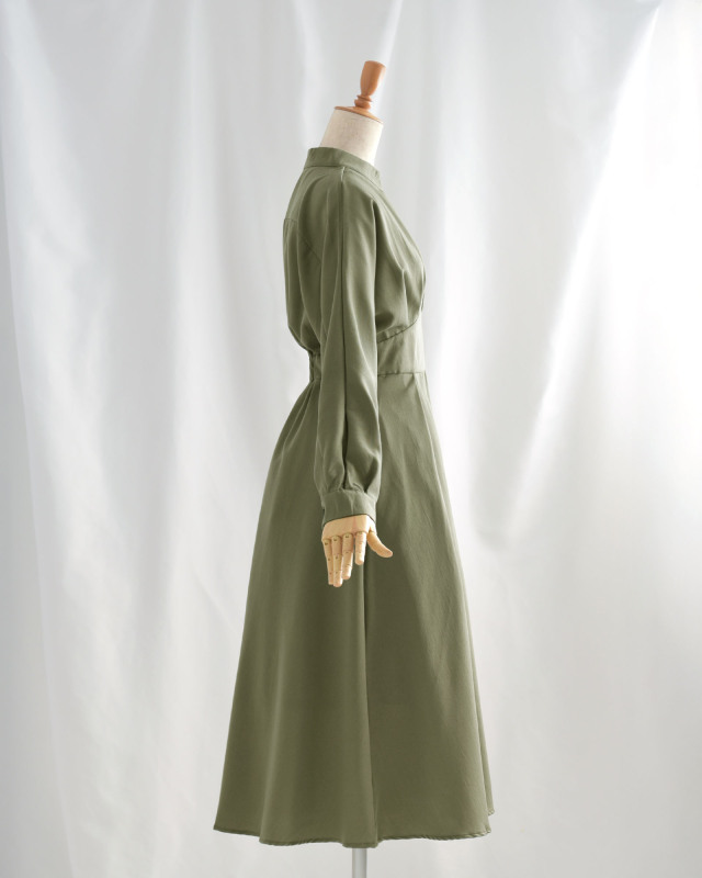 サイドから見てもすっきり美しいライン。上品なAラインシルエットで体型カバーも叶います。