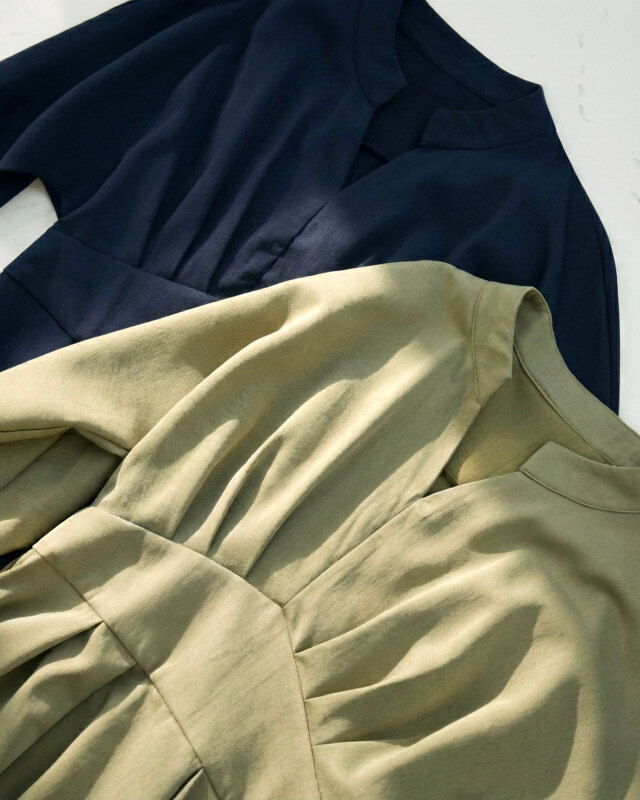 カーキの長袖フレアワンピース全身シルエット レジーナ【神戸ワンピース専門店】