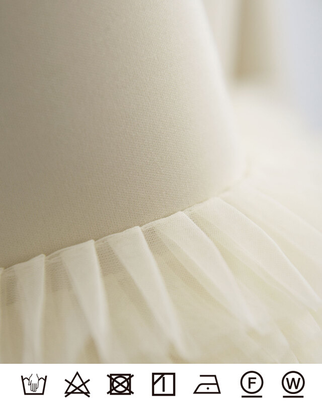 きれいめ素材とチュールの組み合わせで上品さと着心地を両立。