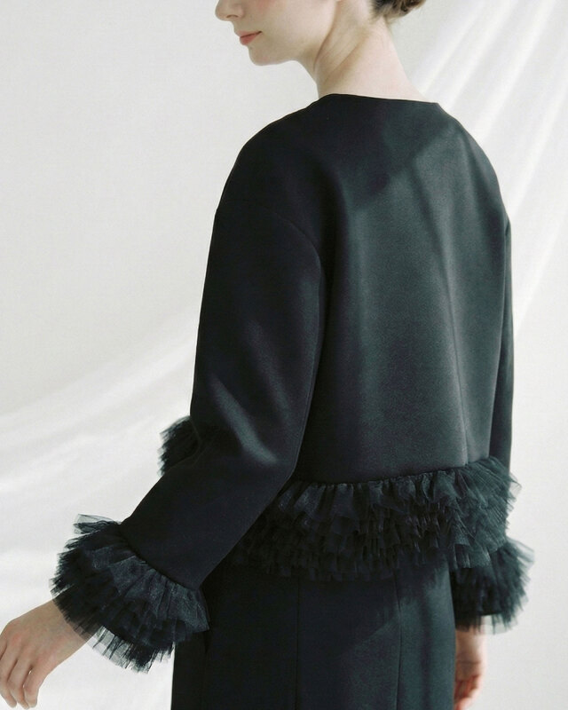 後ろ姿も上品なブラックのチュール付きボンディングジャケット｜レジーナ【神戸ワンピース専門店】