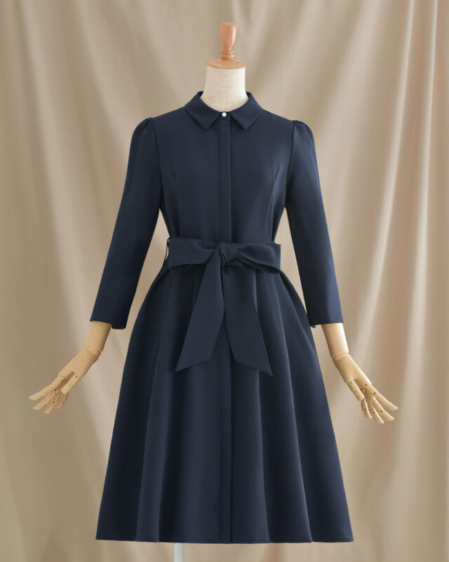レジーナ【神戸ワンピース専門店】のネイビーワンピース