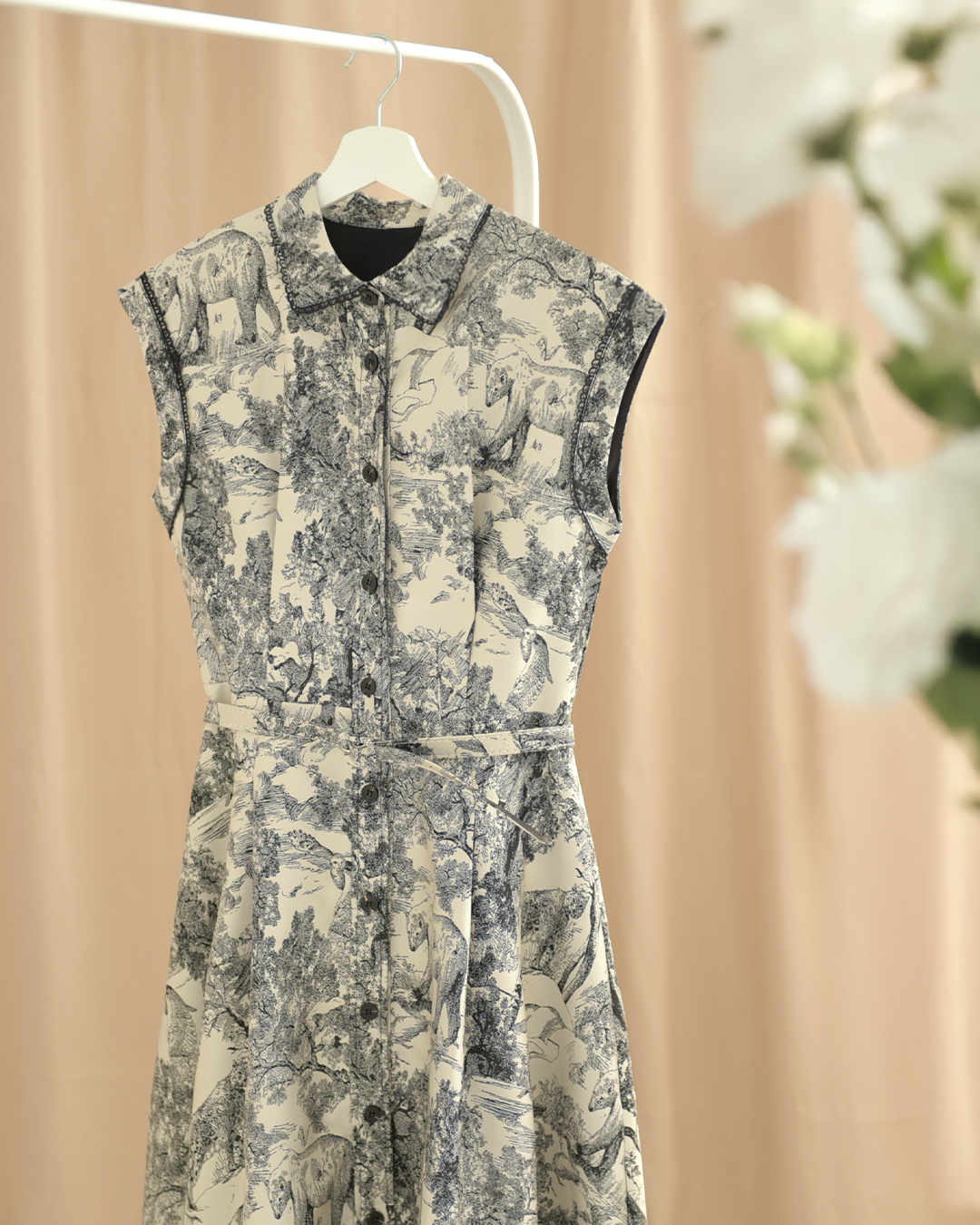 上品なジャカード素材で仕立てたクラシカルなフレンチスリーブワンピース｜レジーナ【神戸ワンピース専門店】