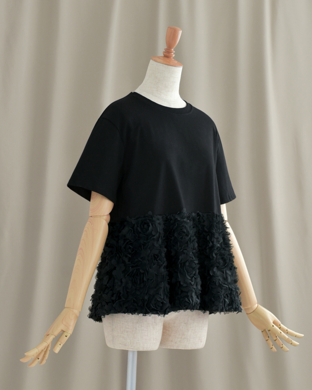 ローズ フレア チュニック】お色展開：ホワイト,ブラック ／ サイズ