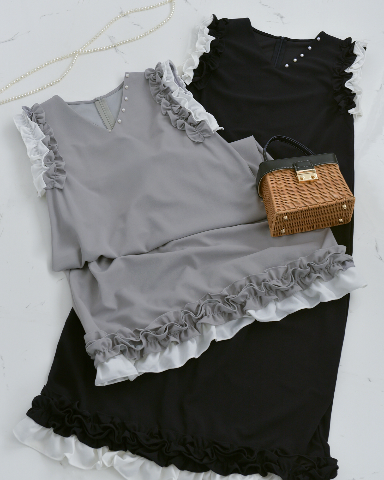 袖と裾にあしらったバイカラーフリルのワンピース｜レジーナ【神戸ワンピース専門店】