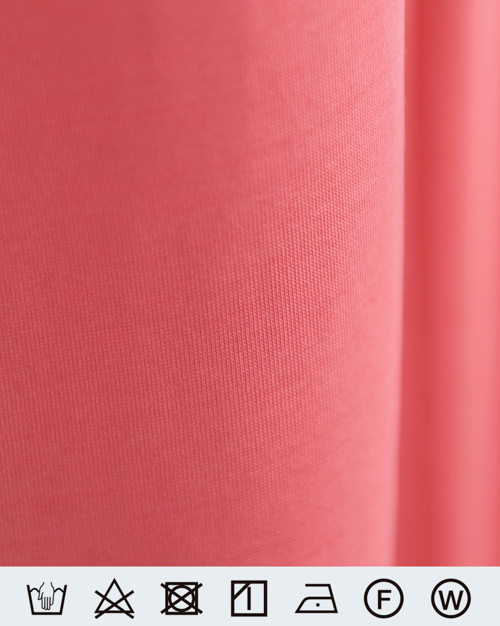 さらりとした肌触りで汗ばむ季節にも快適なピンク生地のアップ