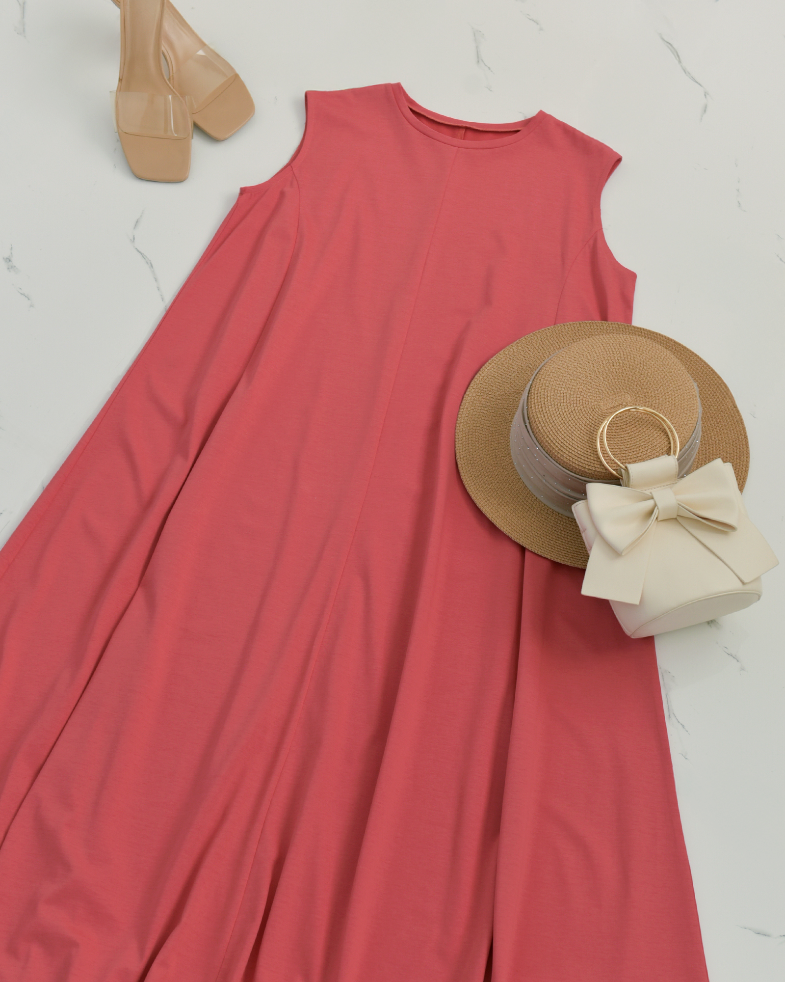 締め付けず、やさしく身体にフィット。見た目はきれいめ、でも着心地は驚くほどストレスフリーなリラックスワンピース。レジーナ【神戸ワンピース専門店】