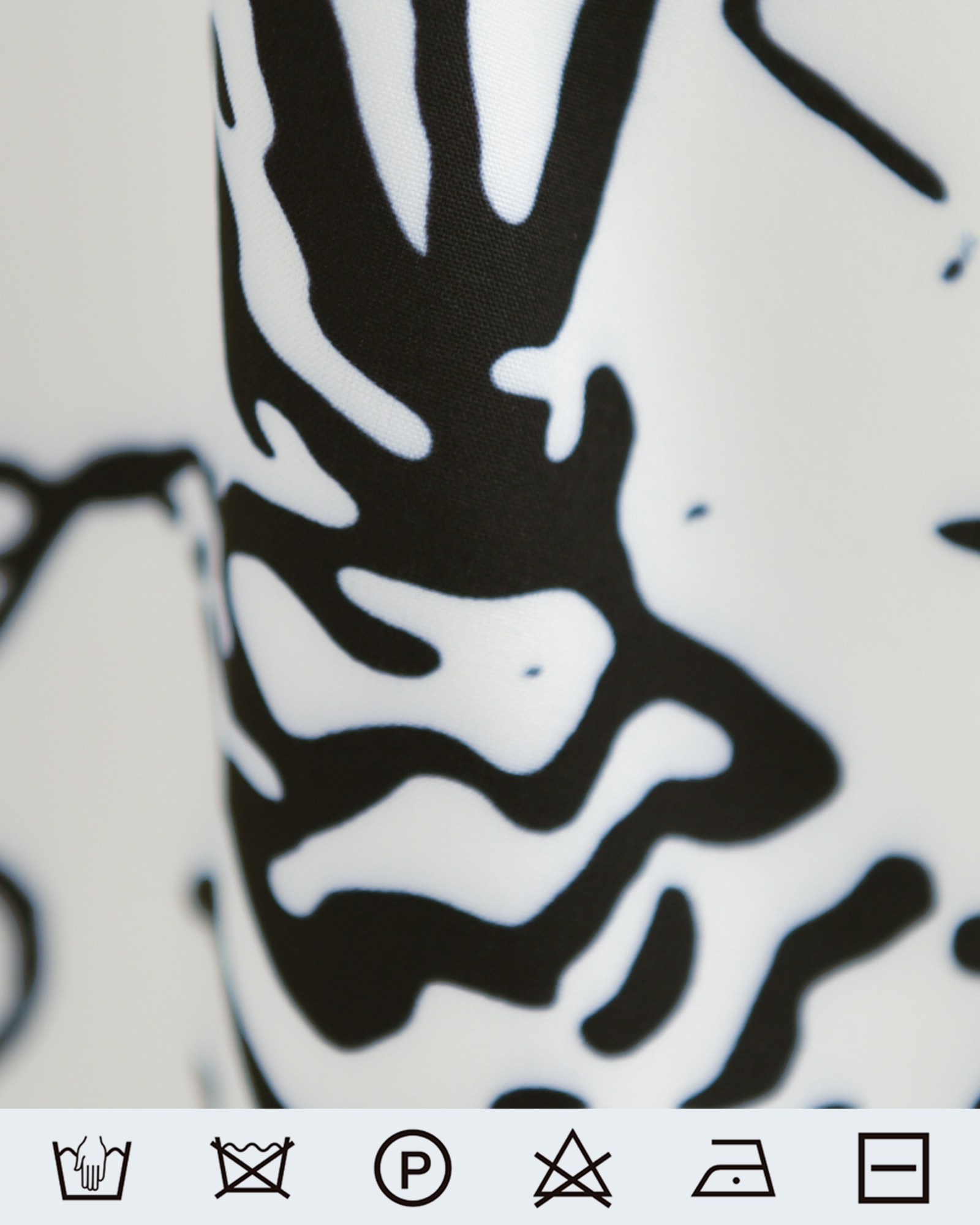 クラシカルな柄が際立つ、高級感のあるプリント生地