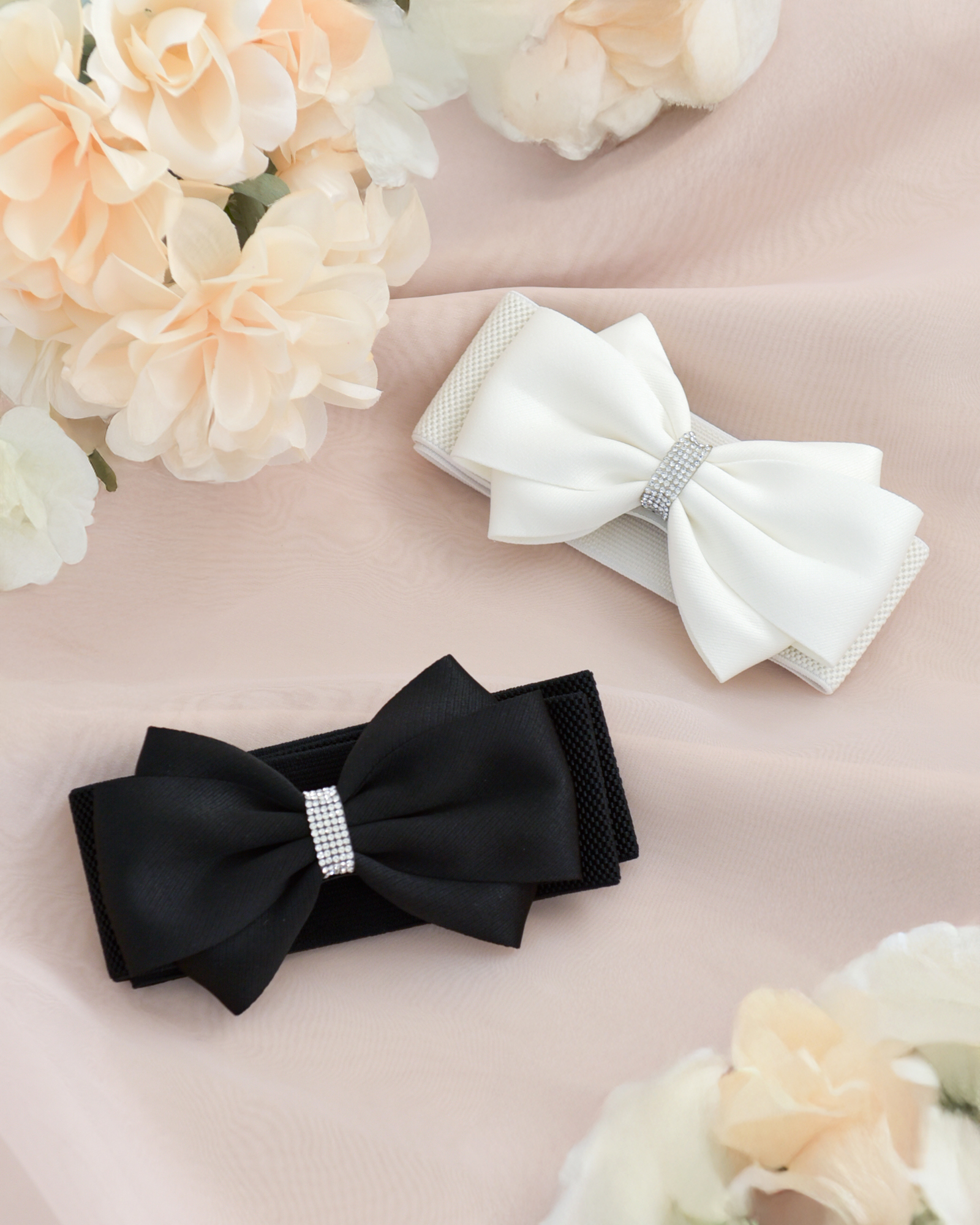 華やかで上品なリボンベルト、ホワイトとブラックの2色展開で着こなし自在｜レジーナ【神戸ワンピース専門店】