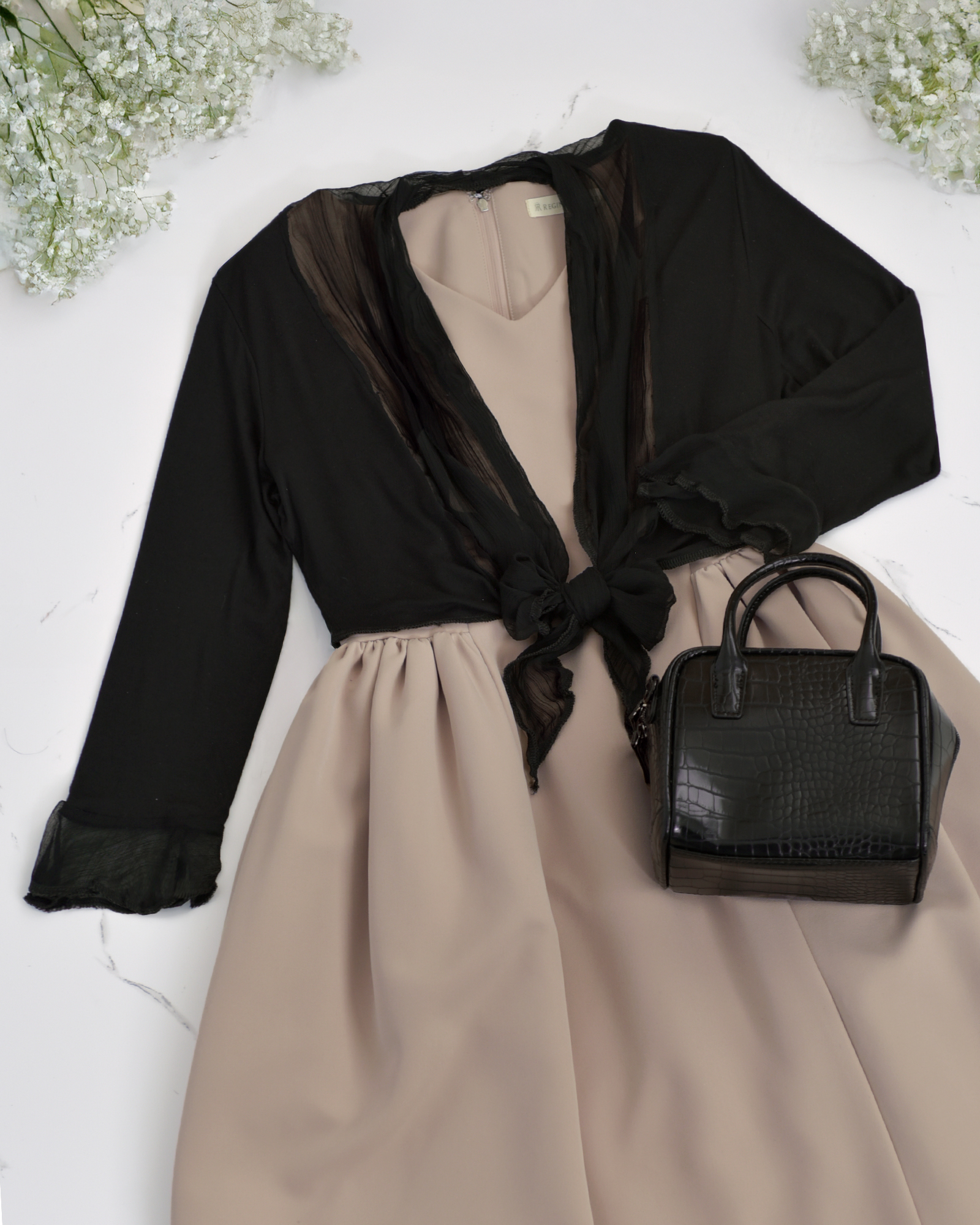 ブラックのシアーボレロをワンピースに重ねたエレガントコーディネート レジーナ【神戸ワンピース専門店】 