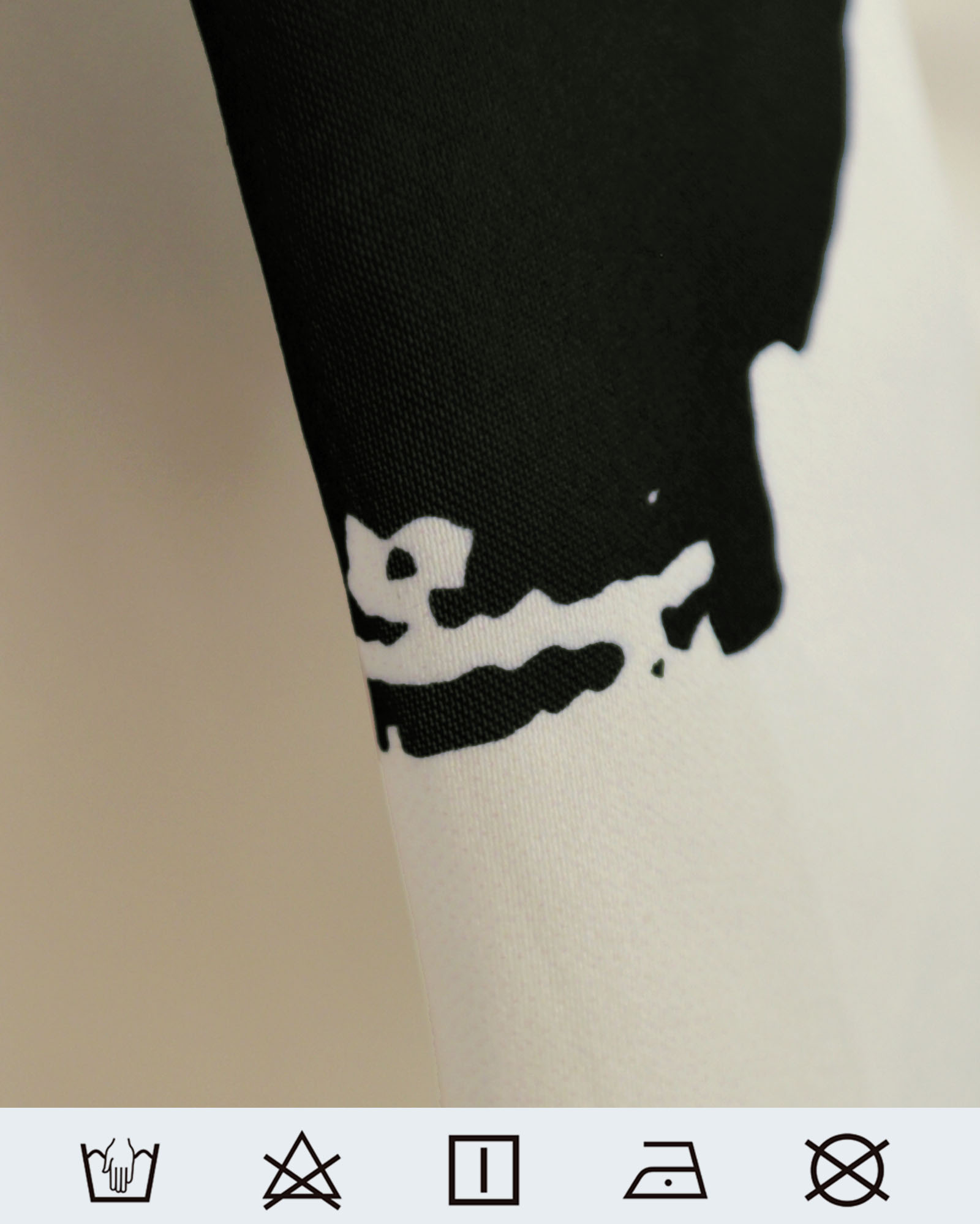 上品な光沢と張りを兼ね備えたサテンライク素材の大人ワンピース