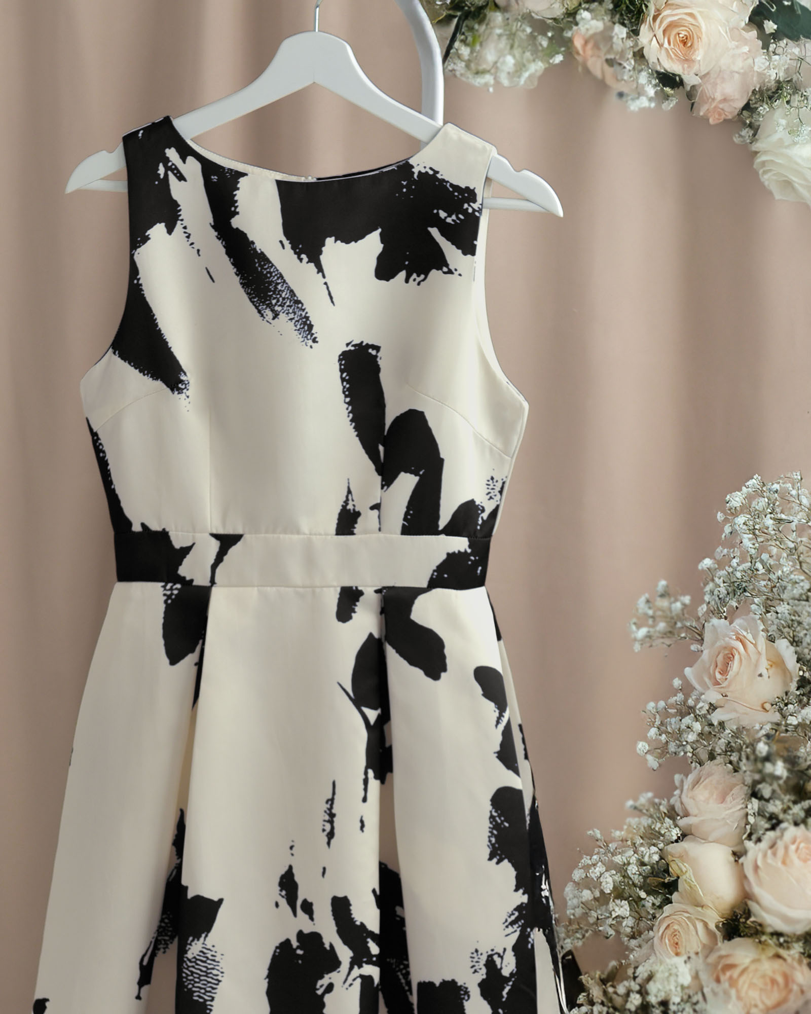 ラグジュアリーなモノトーン柄が美しい上品フレアワンピース Lux White｜レジーナ【神戸ワンピース専門店】