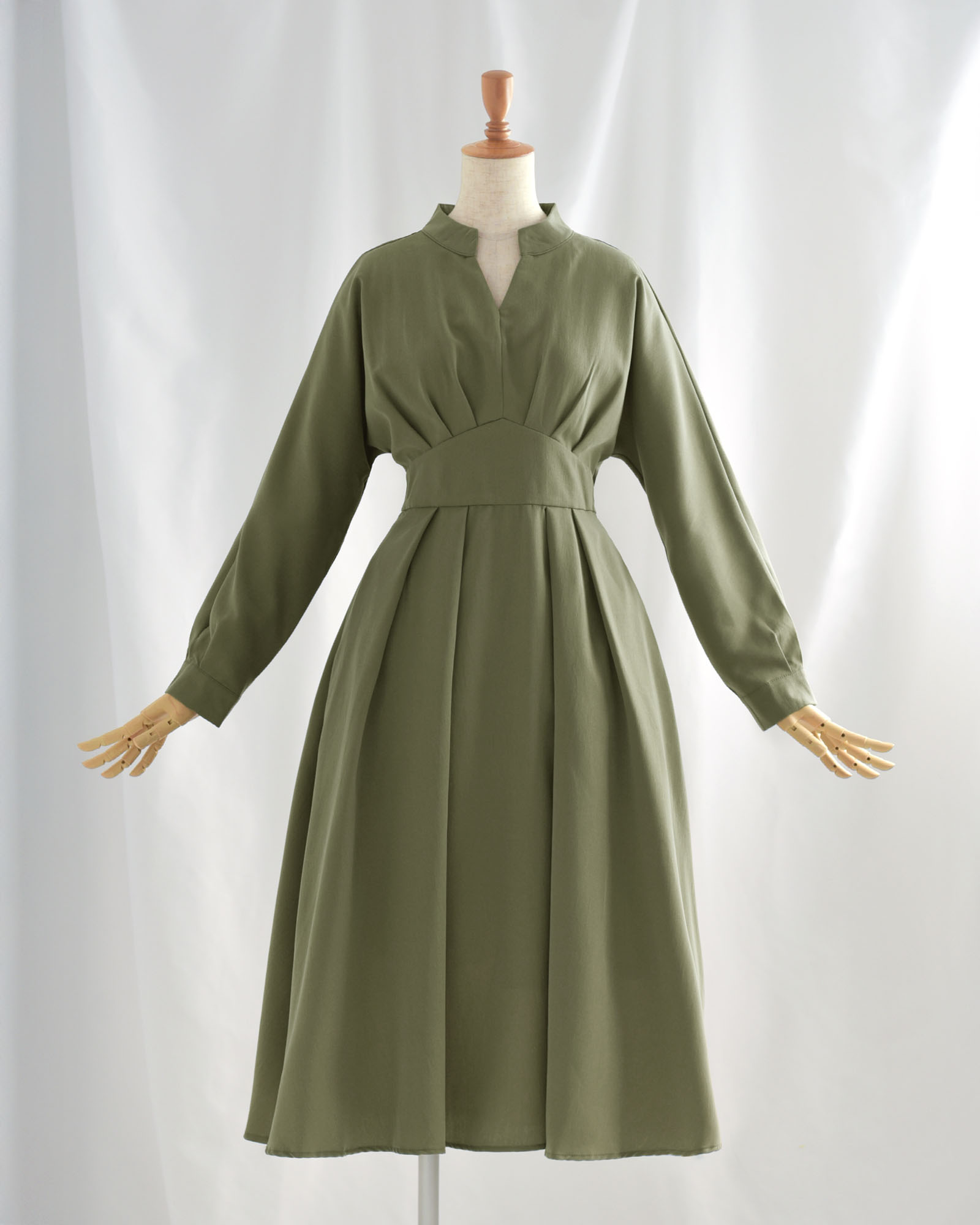 深みあるモスグリーンの上品ツイルワンピース｜レジーナ【神戸ワンピース専門店】