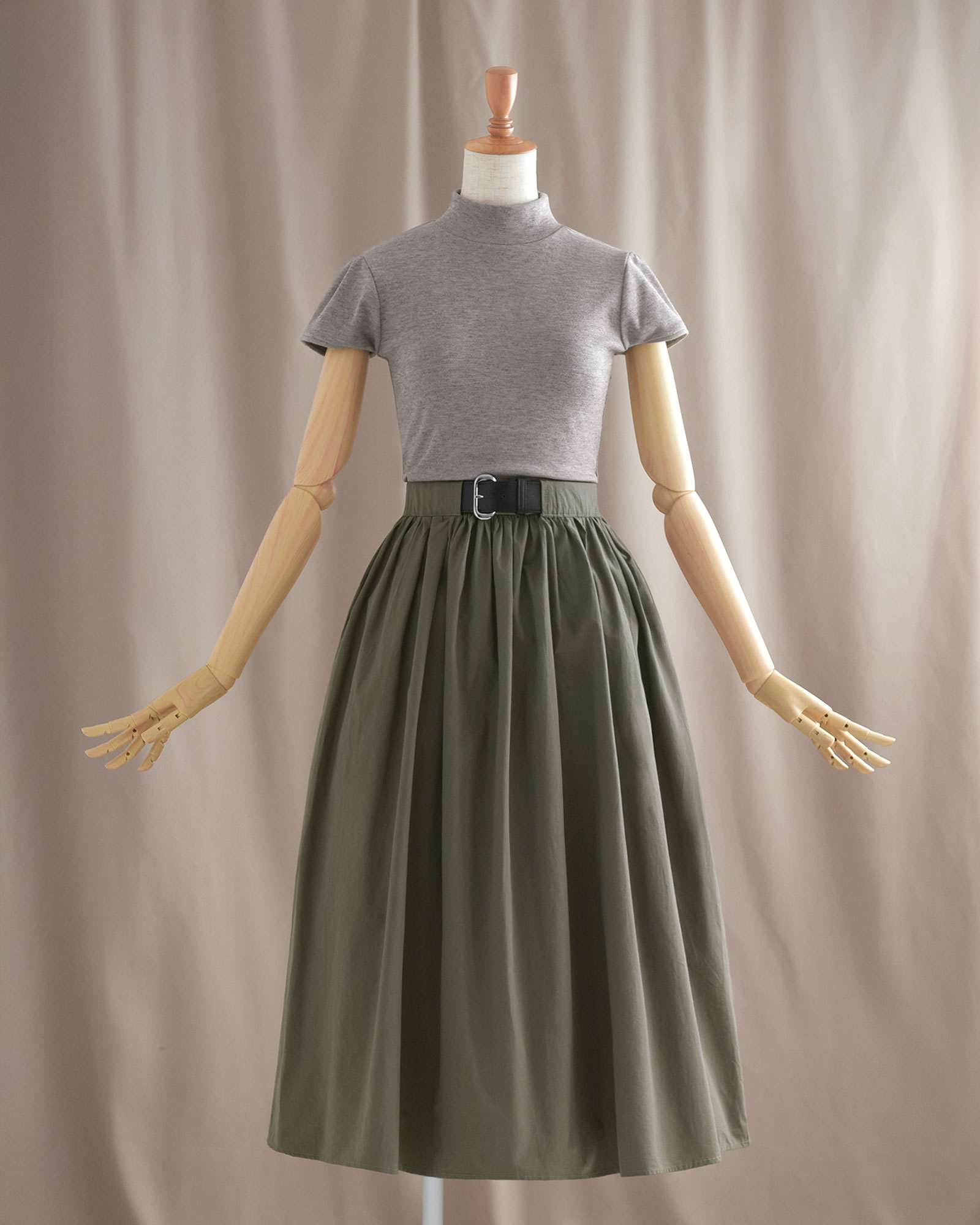 グレイッシュモカのトップスとカーキスカートを組み合わせた上品なドッキングワンピース｜レジーナ【神戸ワンピース専門店】