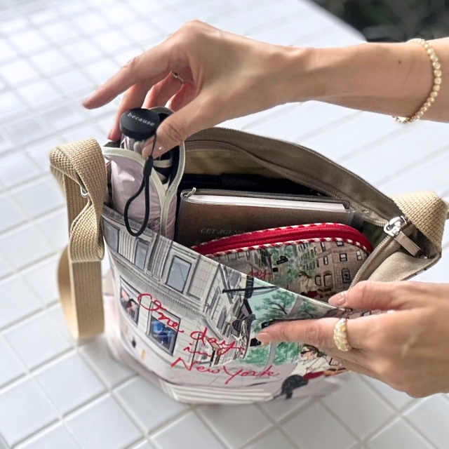 ポシェット　商品画像　one day in NY.  使用イメージ　