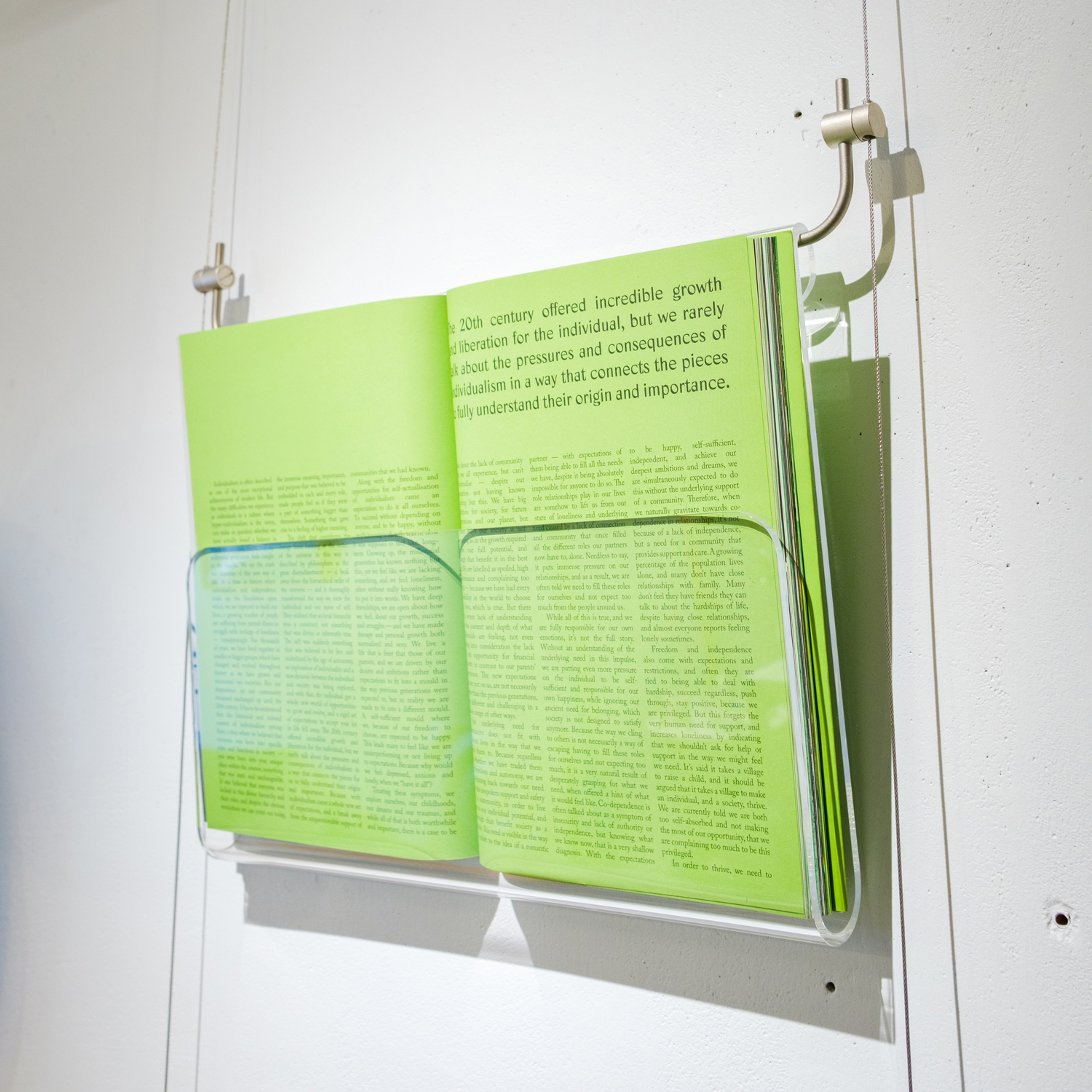 マガジンラック　アクリルタイプ