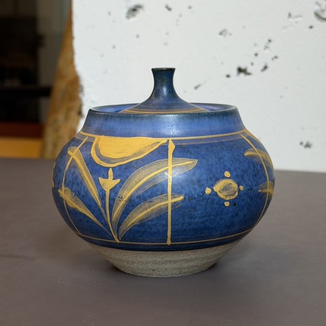 【一点モノ】蓋付き 陶器製の壺