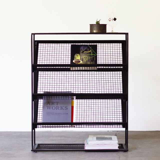 IRON DISPLAY MAGAZINE RACK