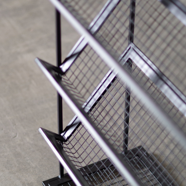 IRON DISPLAY MAGAZINE RACK